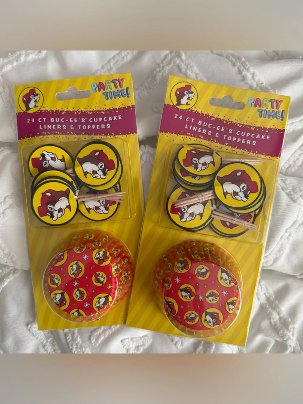 ❤️ Lot 68 Buc-ees Cupcake Liners & Toppers NIP gas TX party VHTF stickers decals